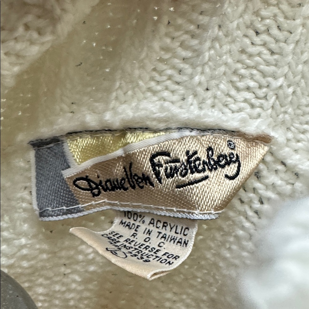 80’s Slouchy DVF Sweater - Picture 4 of 4
